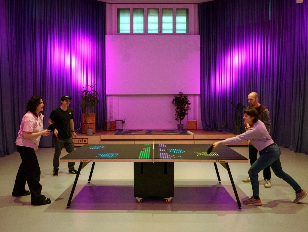 679b5cf0003cbaf5ee20f68f_spielfeld bar group-p-2000.webp