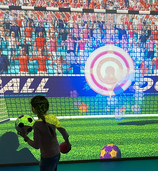 [INS018] Interaktive Ballwand